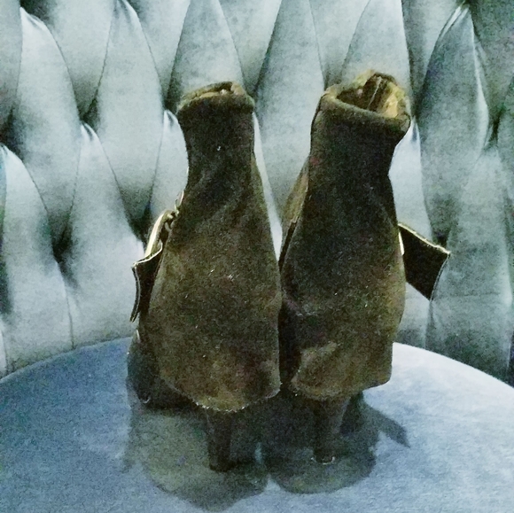 Black booties, metal details and large buckle - Picture 2 of 5